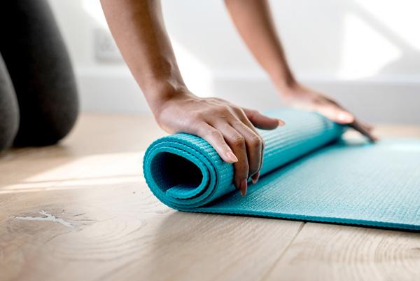 Rolling up yoga mat