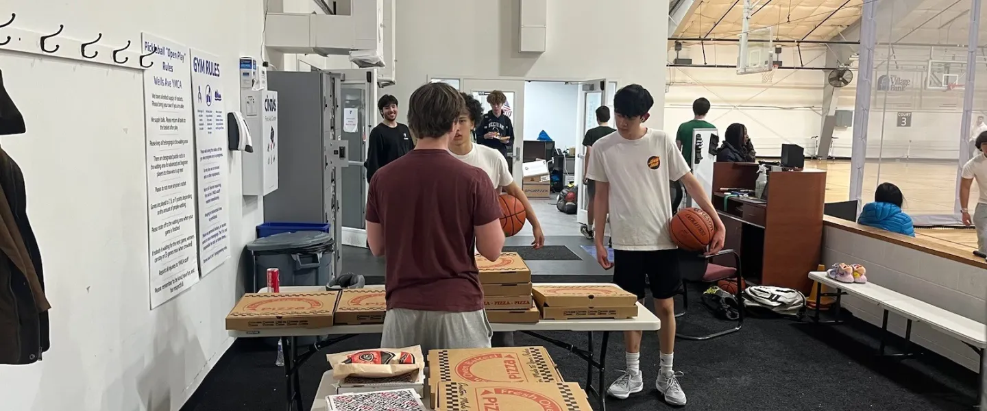 Teens getting pizza at March Madness event