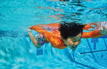 kid swimming underwater during laps at the YMCA Newton, MA
