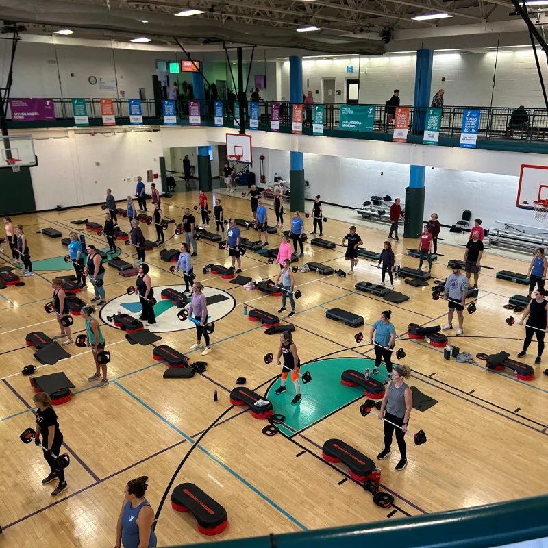 A group of people work out together in a gym